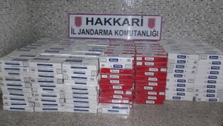 Hakkari'de kaçak sigara ve cep telefonu ele geçirildi