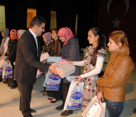 Hakkari'de kadın çiftçiler yarıştı