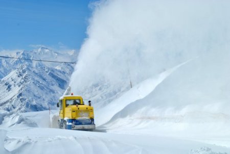 Hakkari’de Kapan Köy Yollarını Açma Çalışmalarına Başlandı
