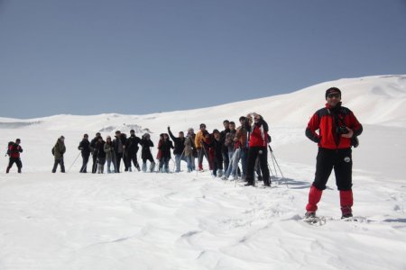 Hakkari'de 'Kış Doğa Yürüyüşü' yapıldı