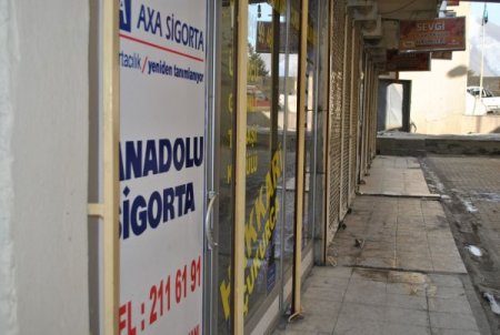 Hakkari'de örgüt yandaşları kepenk açtırmadı