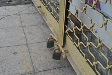 Hakkari'de örgüt yandaşları kepenk açtırmadı