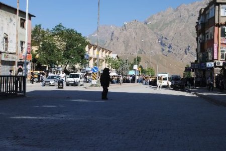 Hakkari'de 'şüpheli Paket' Paniği Yaşandı