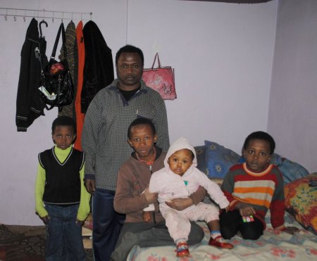 Hakkari'de yaşayan Sudanlı aile yetkililerden iş istiyor