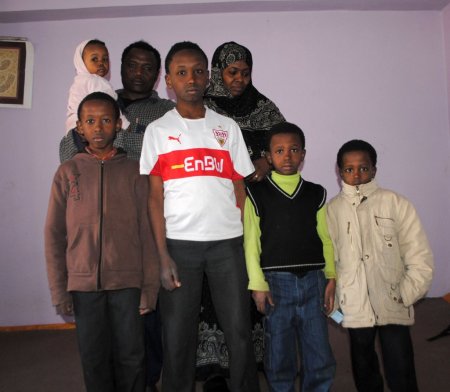 Hakkari'de yaşayan Sudanlı aile yetkililerden iş istiyor