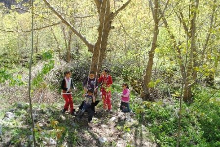 Hakkari’de yıllardır yasaklı olan bölgeler şimdi piknik alanı oldu
