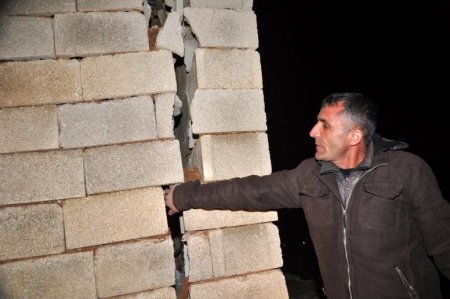 Hakkari'de zemin çöktü üç ev hasar gördü