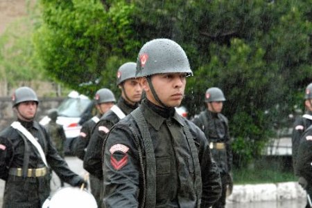 Hakkari'deki 19 Mayıs Kutlamalarına Yağış Engeli