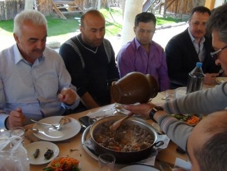 Hakkarili iş adamları Beypazarı’nı gezdi