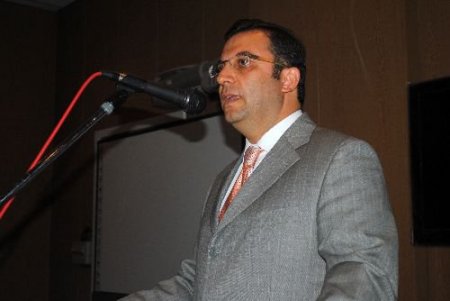Hakkâri Üniversitesi Meslek Yüksekokulu İkinci Mezunlarını Verdi
