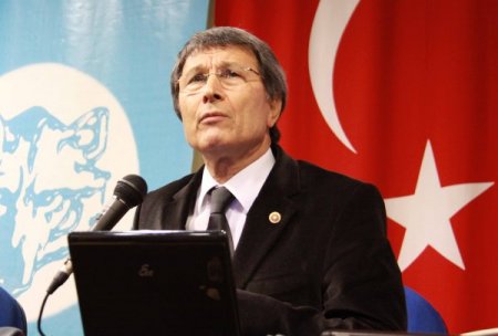 Halaçoğlu: Demirel, Orhun Abideleri'nin etrafında 7 kere dolaşarak Türk oldu