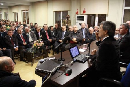 Halaçoğlu: Demirel, Orhun Abideleri'nin etrafında 7 kere dolaşarak Türk oldu