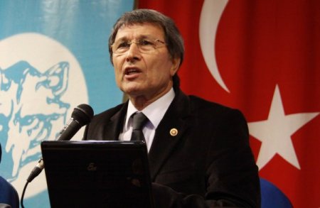 Halaçoğlu: Demirel, Orhun Abideleri'nin etrafında 7 kere dolaşarak Türk oldu