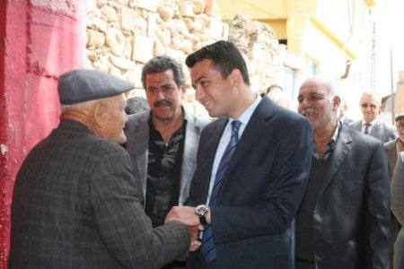 Halfeti Kaymakamı Keklik ihtiyaç sahibi aileleri ziyaret ediyor