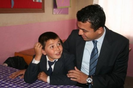 Halfeti Kaymakamı Keklik ihtiyaç sahibi aileleri ziyaret ediyor