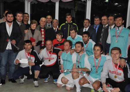 Halı saha maçta şehit edilen Komiser Cem Kerman anısına turnuva