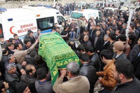 Halı sahada hayatını kaybedenlerden 4'ü toprağa verildi
