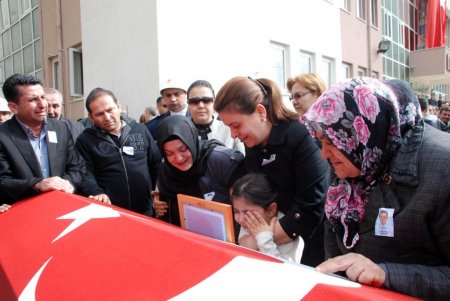 Halı sahada kalp krizi geçiren polisin cenazesi memleketine gönderildi