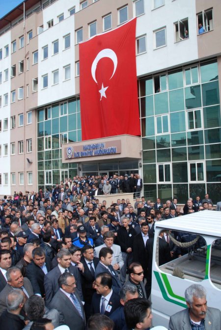 Halı sahada kalp krizi geçiren polisin cenazesi memleketine gönderildi