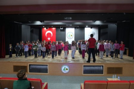 Halk dansları çocuk grubuna ilgi büyük oldu