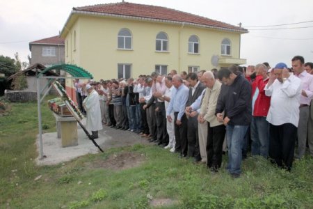 Halk eğitim Merkezi Müdürü İzzet Şahin, eşini kaybetti