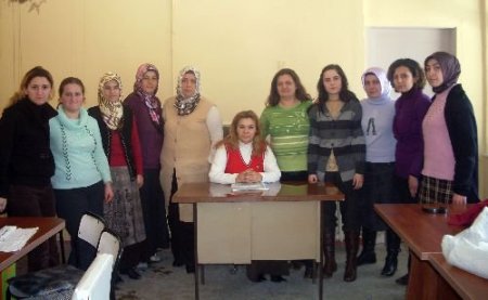 Halk Eğitim Merkezi'nin Kursuna Katılan Ev Hanımları Aile Bütçesine Katkı Sağlıyor