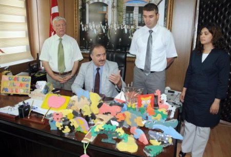 Halk Eğitim Tarafından İstihdam Edilen Engelliler, Ekolojik Oyuncak Yapıyor