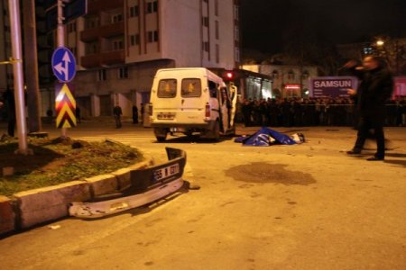 Halk Otobüsü İle Yolcu Minibüsü Çarpıştı: 2 Ölü, 8 Yaralı