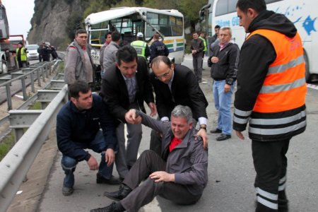 Halk otobüsü karşı yöne geçti: 1 ölü, 2’si ağır 20 yaralı