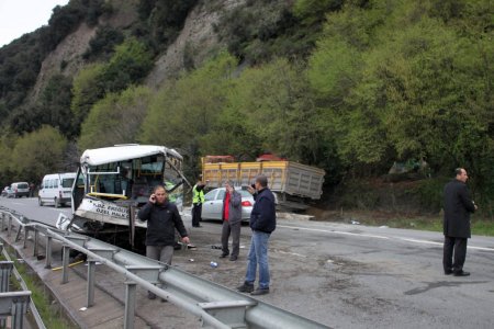 Halk otobüsü karşı yöne geçti: 1 ölü, 2’si ağır 20 yaralı