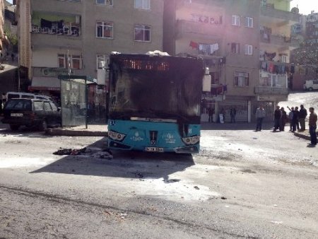 Halk otobüsüne molotof bombalı saldırı