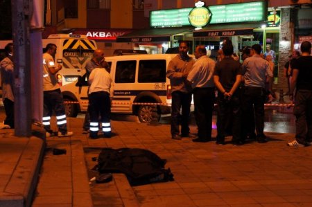 Halk Otobüsünün Çarptığı Anne Öldü, Kızı Ağır Yaralandı