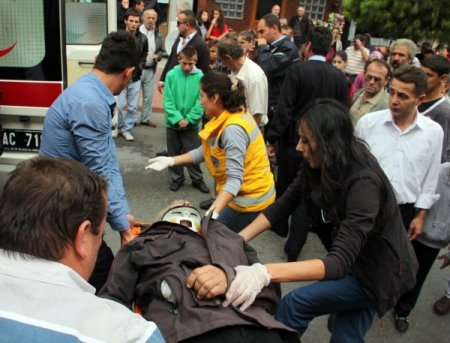 Halk otobüsünün çarptığı yaya ağır yaralandı