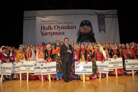 Halk Oyunları Yarışması Çekişmeli Geçti