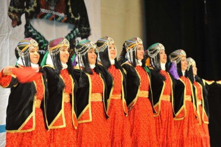 Halk Oyunları Yarışması Çekişmeli Geçti