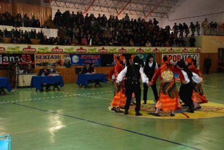 Halk Oyunları Yarışmasında Dereceye Giremeyen Öğrenciler Gözyaşlarını Tutamadı