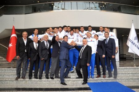 Halkbank'tan voleybol atağı