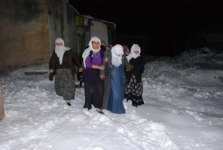 Hamile Kadın, Karlı Yoldan 4 Saatte Hastaneye Yetiştirildi; Bebek Kurtarılamadı