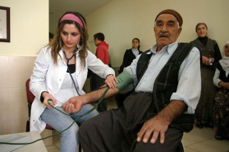 Hamleder, Öğrenci Ve Velilerini Ücretsiz Sağlık Taramasından Geçirdi