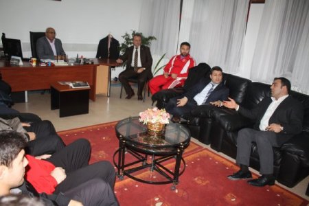 Hamza Yerlikaya'dan milli güreşcilere moral ziyareti