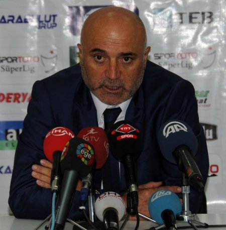 Hamzaoğlu: Futbolcularımın ortaya koyduğu mücadeleden memnunum