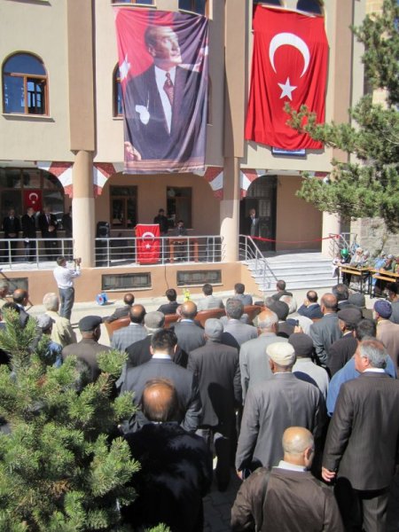 Hanak Selamverdi Camii ibadete açıldı