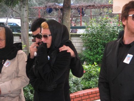 Hande Yener, babasını ebediyete uğurladı