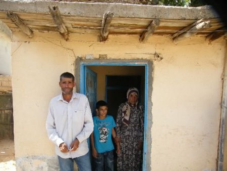 Harabeye Sığınan Özürlü Aileye Belediye Sahip Çıktı
