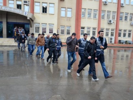 Haraç isteyen mafyayı şikayet eden yasa dışı bahis çetesi çökertildi