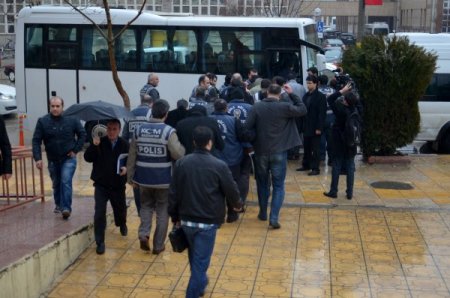 Haraç isteyen mafyayı şikayet eden yasa dışı bahis çetesi çökertildi