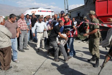 Harç makinesine düşen işçi hayatını kaybetti