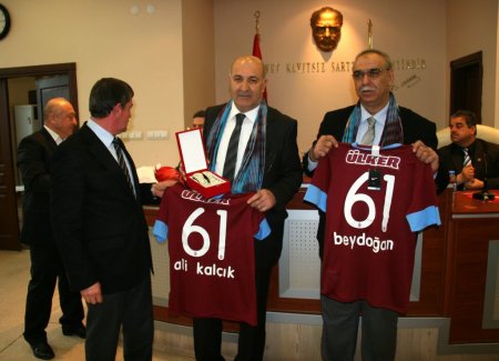 Harçlığını depremzedelere gönderen minik Muhammet'e büyük vefa