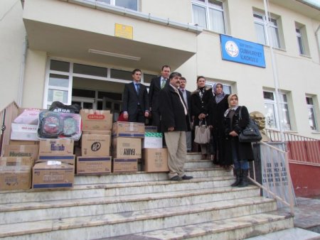 Harçlıkları ile kardeşlik köprüsü kurdular