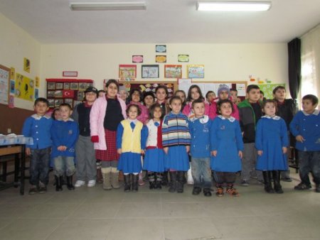 Harçlıkları ile kardeşlik köprüsü kurdular